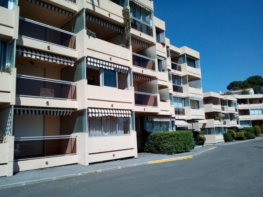 T2 Vue Mer Dans Residence Calme / T2 Sea View In A Quiet Residence Bandol Luaran gambar